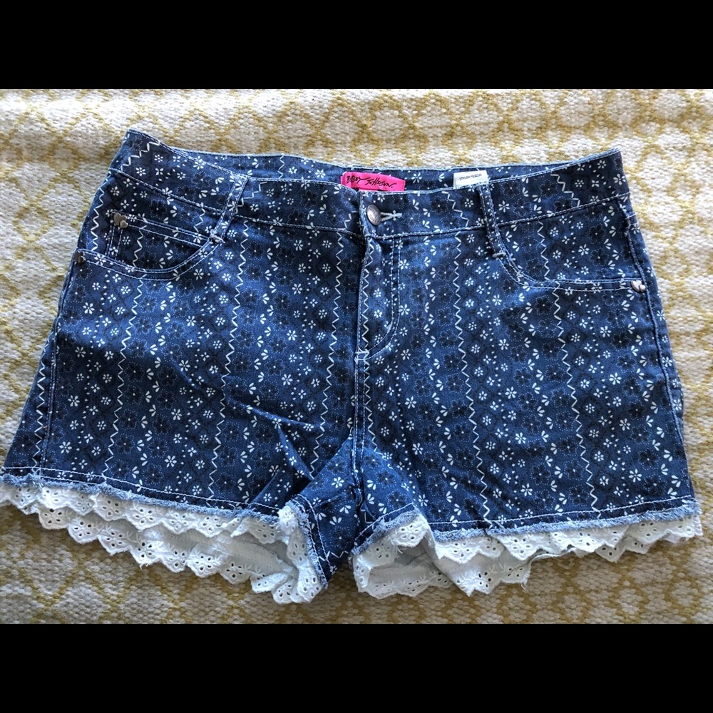 Women’s Betsey Johnson floral denim shorts SZ 10
